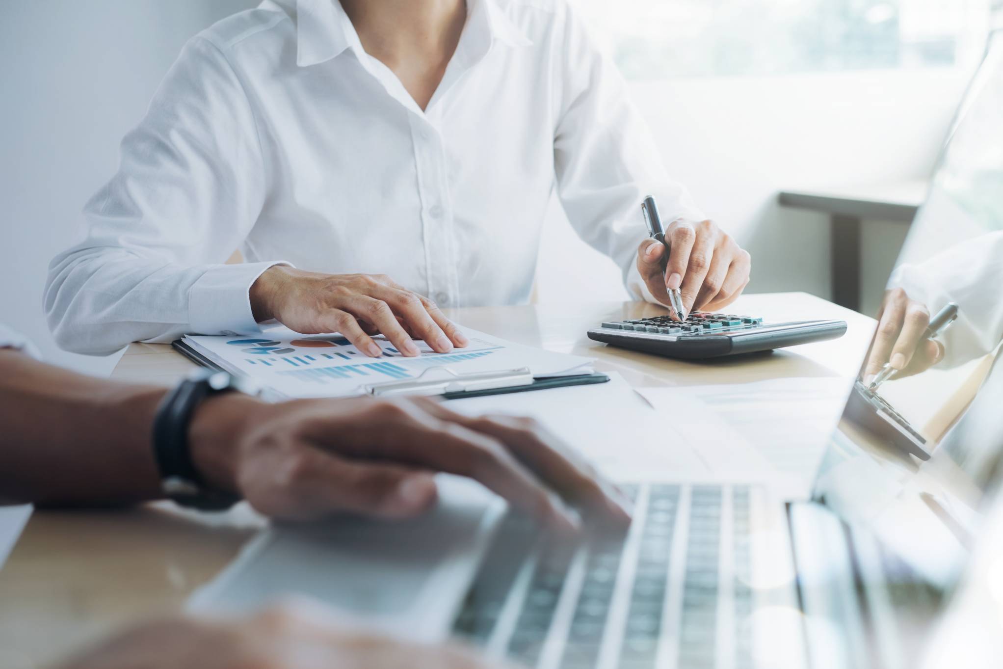 ¿Por qué el SAT puede invalidar tus deducciones?